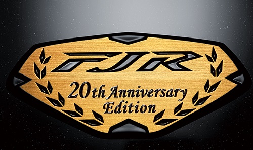 「FJR1300AS」と「FJR1300AS 20th Anniversary Edition」の20周年記念ゴールドエンブレム